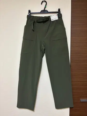 미사용 새상품 UNIQLO 기어 팬츠 S 사이즈 올리브 남녀 공용