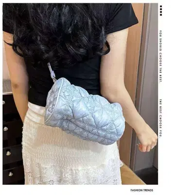 라이트 블루 퀼팅 숄더백
