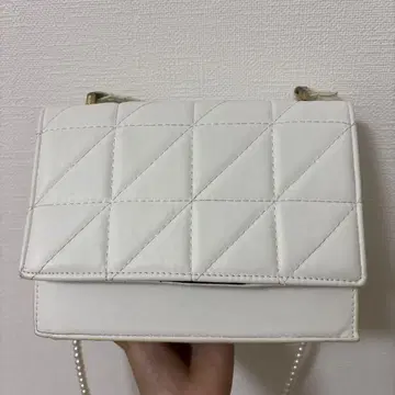 화이트 퀼팅 숄더백