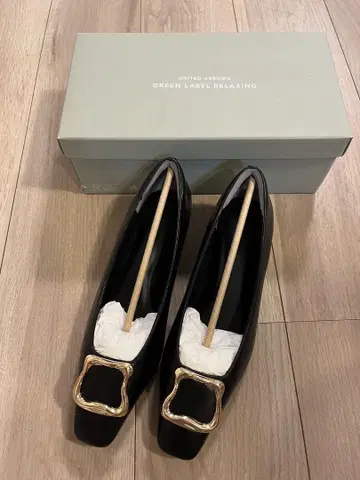 그린 레이블 릴랙싱 블랙 펌프스