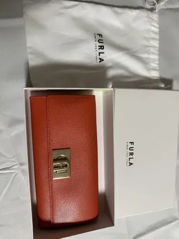 새상품급 [ FURLA ] 훌라 장지갑 턴락