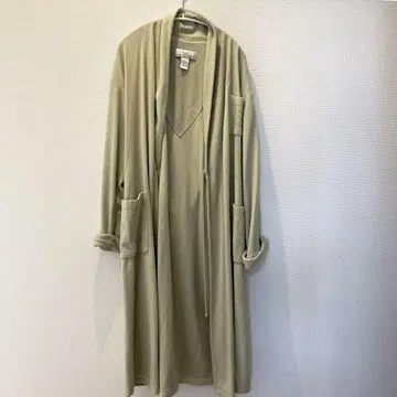 빈티지 가운 피스타치오