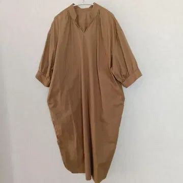 [ 새상품급 ] 로페피크닉 베이지 V넥 7부 소매 셔츠 원피스