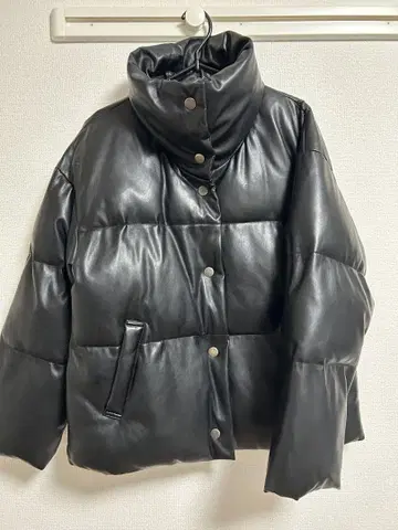 페이지 보이 블랙 합성 피혁 다운 자켓