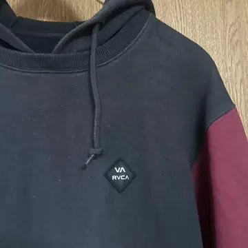하와이 RVCA 후드 부착 후드티 블랙/레드