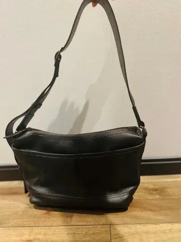 가죽 숄더백