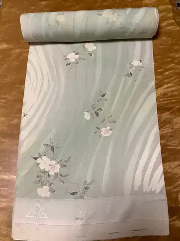 연한 그린 컬러 꽃무늬 코몬 옷감