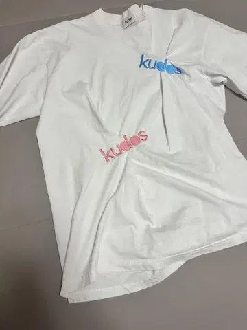 kudos 로고 프린트 T셔츠 화이트