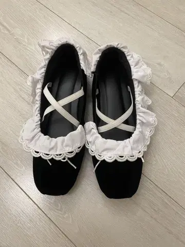 Bibiy. B. LACE BALLERINAS 비비 플랫 발레 슈즈