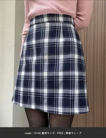 네이비/화이트 체크 무늬 미니 스커트
