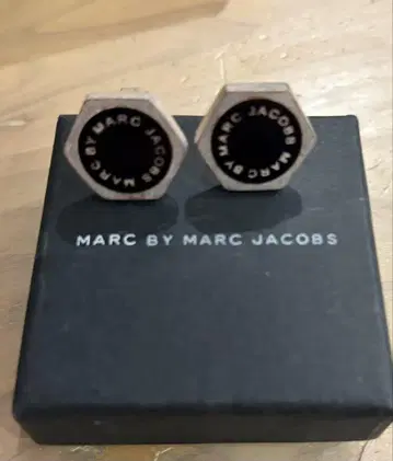 MARC BY MARC JACOBS 육각형 커프스링크