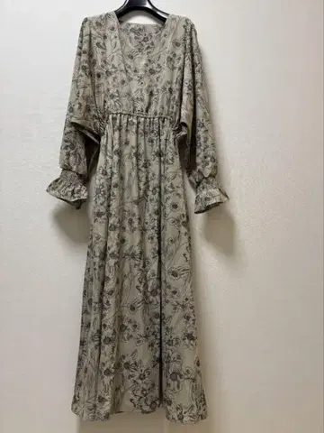 used 아이템 어반 리서치 보태니컬 무늬 프린트 긴팔 롱 원피스