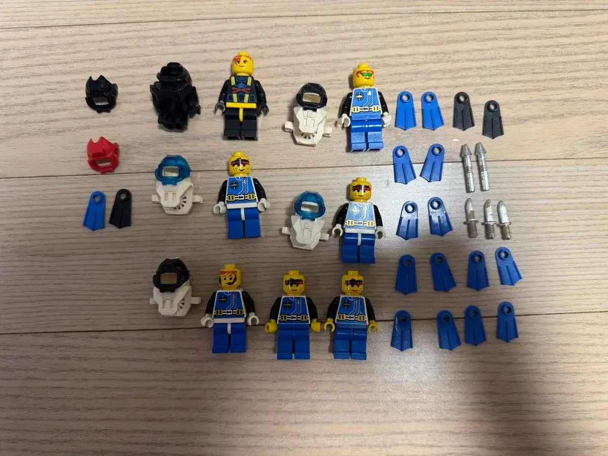 Old Lego Aqua Series figures/accessories sold as a bulk set.