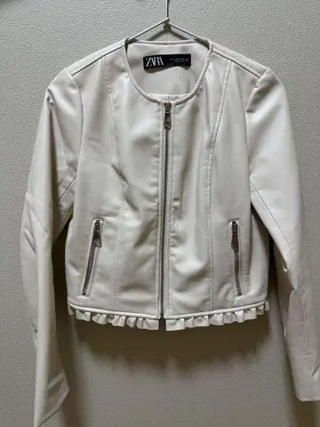 ZARA 프릴 장식 화이트 가죽 자켓