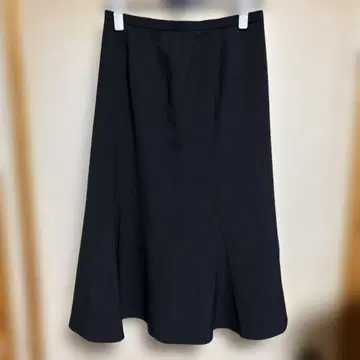 마담 조콘다 블랙 심플 스커트