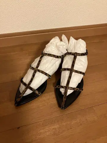 미사용 새상품 일본제 천연 가죽 아틀리에 블루주 플립플랍