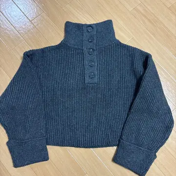 MOUSSY 다크 그레이 하이넥 스웨터