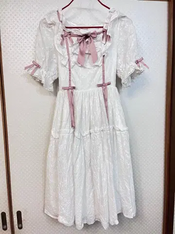 axes femme kawaii 레이스 퍼프 슬리브 원피스 화이트