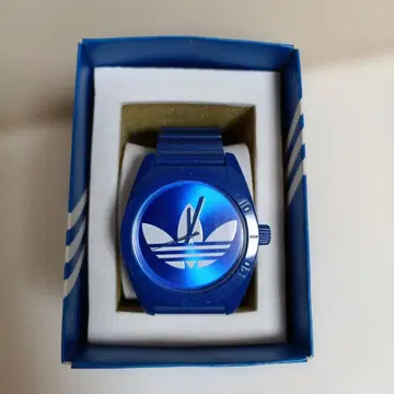 adidas 파란색 손목시계