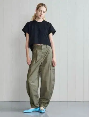 올리브 컬러 카고 팬츠 하이웨스트