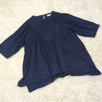 카구레 핀턱 v 절개 블라우스 네이비 면 프리 사이즈