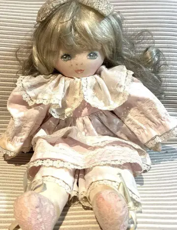 레이스 달린 핑크 드레스 인형 패브릭 소재
