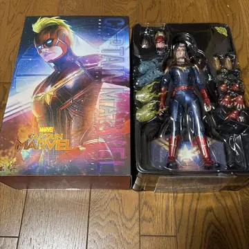 [ 최종 가격 인하 ] 핫토이즈 캡틴 마블 피규어