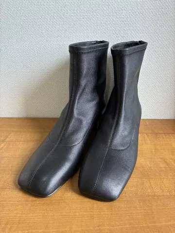 새상품급 오데뜨 앤 오딜 숏부츠 23.5 블랙 스퀘어토 일본제