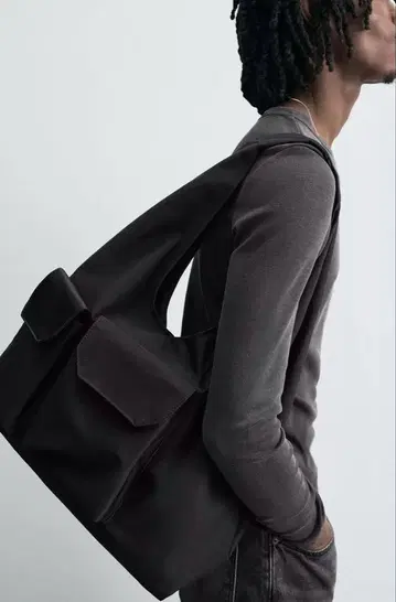 ZARA 멀티 포켓 쇼퍼백