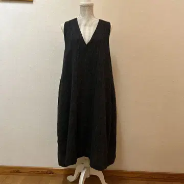 나카가와 마사시치 상점 다크 그레이 V넥 슬리브리스 울 원피스