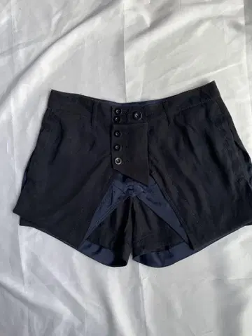 다크 블루 버튼 플라이 숏팬츠