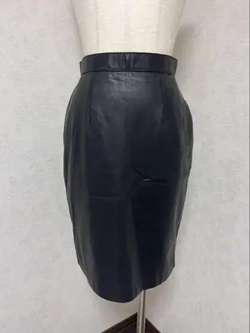 세실 양가죽 천연 가죽 타이트 스커트 허리 63cm