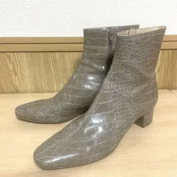 스나이델 스퀘어 숏부츠 베이지 엠보 23.5cm