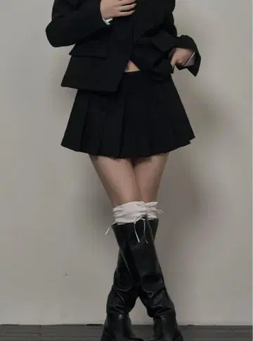 KHAKIPOINT 블랙 플리츠 스커트