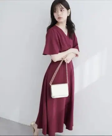 내추럴 꾸뛰르 플레어 실루엣 원피스 보르도