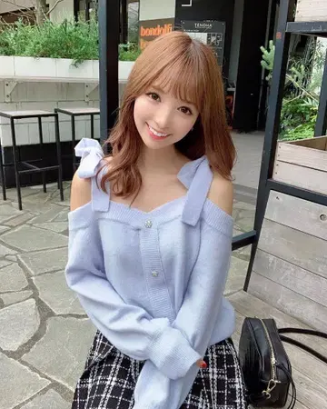 미셸 마카롱 오프숄더 니트탑