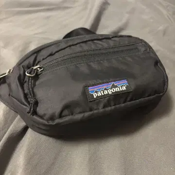 patagonia 바디백 블랙 100% 리사이클 나일론