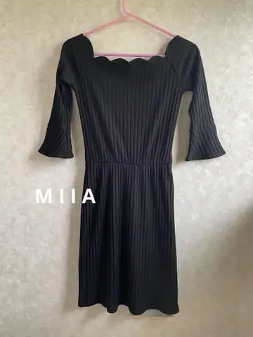 M I I A 블랙 원피스