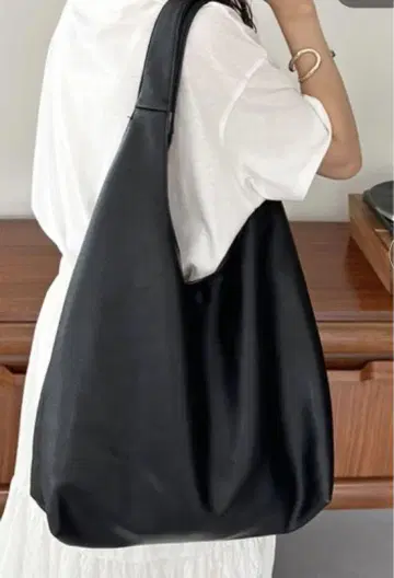 블랙 숄더백 합성 피혁