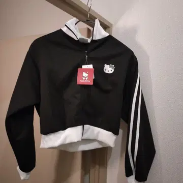 헬로키티 크롭 트레이닝복