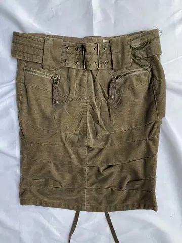 올리브 그린 타이트 스커트