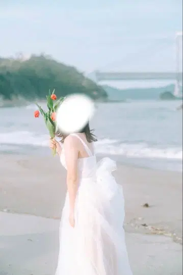 화이트 웨딩 드레스 스트랩 포함
