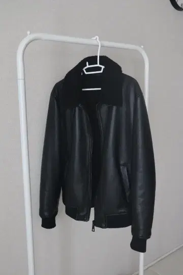 ZARA 블랙 가죽 자켓 보아 옷깃