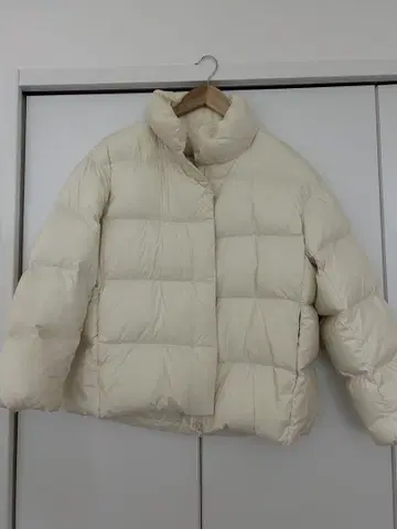 UNIQLO 파우더 소프트 다운 자켓 S 화이트
