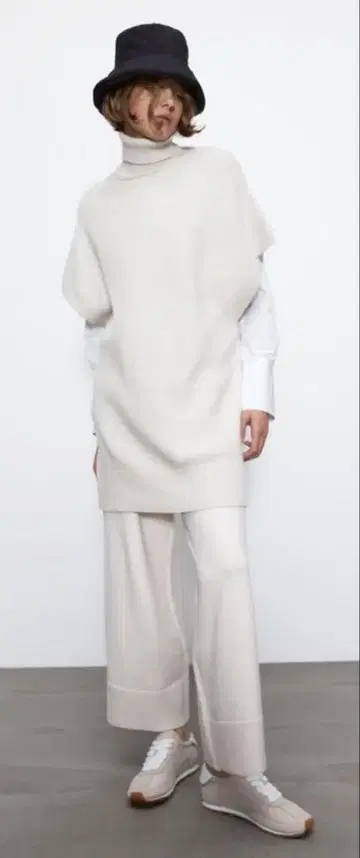 새상품 ZARA 롱 기장 하이넥 니트 베스트 XS-S