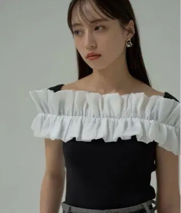 스나이델 디자인 프릴 니트탑 프릴 블랙 니트