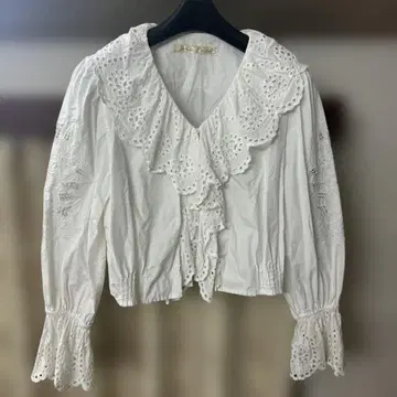 화이트 레이스 블라우스