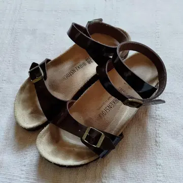 BIRKENSTOCK 브라운 샌들