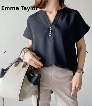 에마 테일러 Emma Taylor 반팔 셔츠 펄 V넥 블라우스 블랙