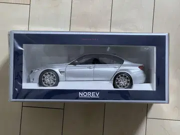 1/18 BMW F80 M3 세단 노레브 실버